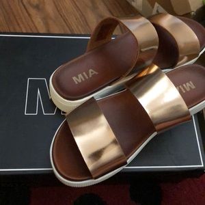 Mia sandals